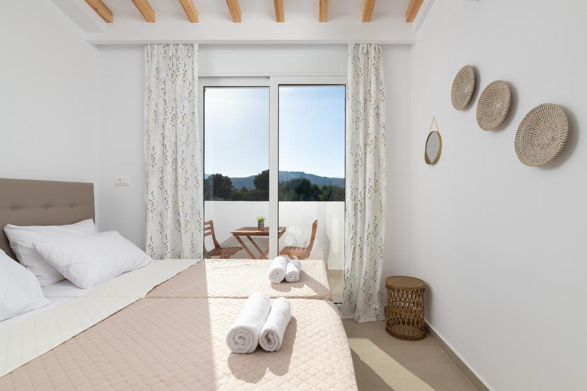 Villa Amora Pool Gennadi