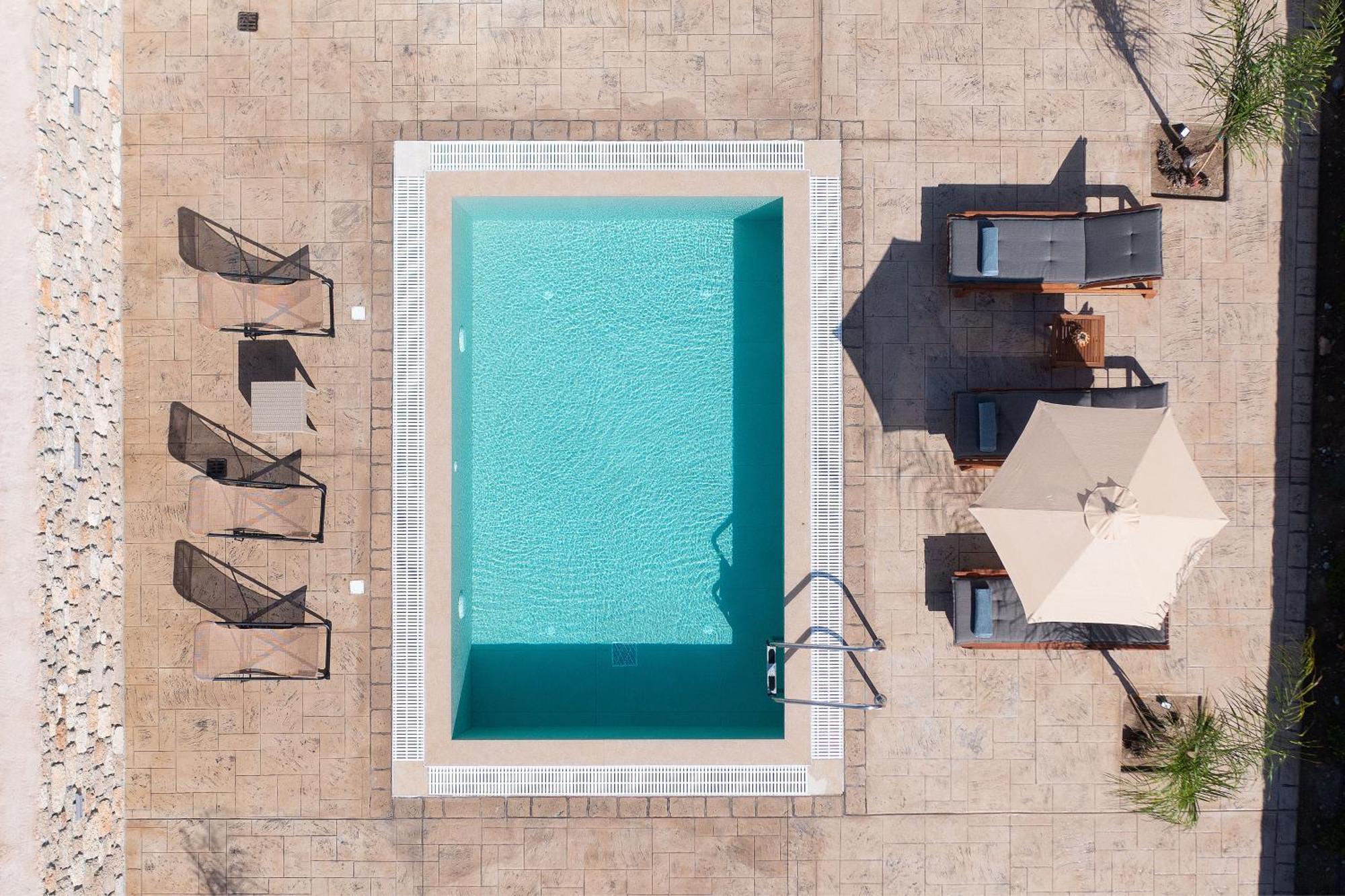 Villa Amora Pool Gennadi